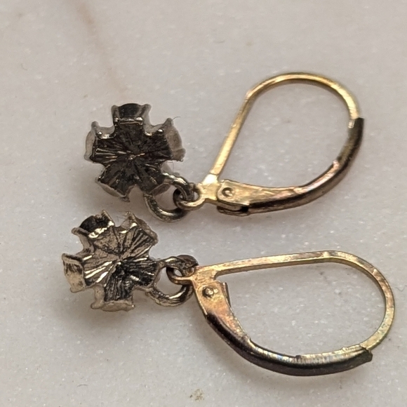 Elegant 18 kt gp Gold Rhinestone Flower drop Earrings - Picture 5 of 10
